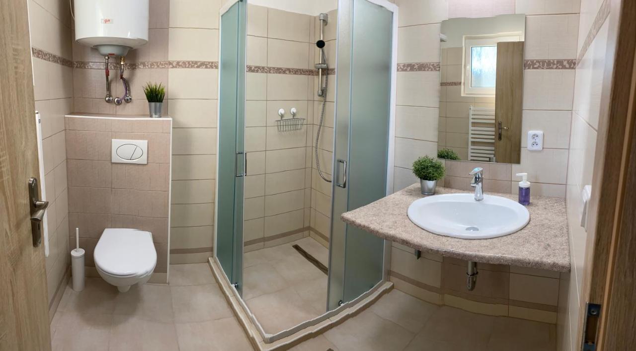 Apartmany Nad Parkem Broumov Eksteriør bilde